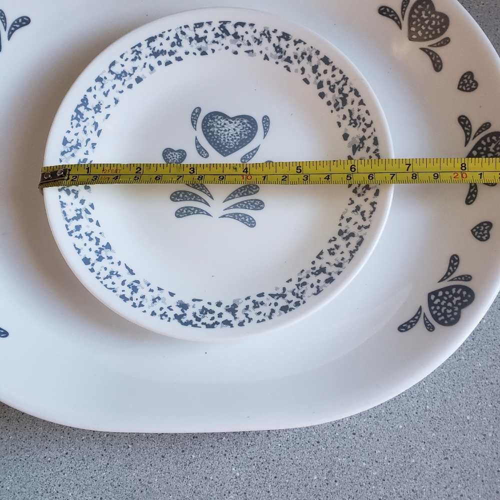 Corelle dinnerware. - Picture 3 of 6